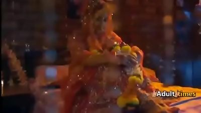 Bhabi ki sohaag raat! freshly married couple first-ever night romance