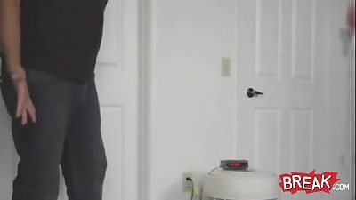 Pai Flagra Filha Fazendo um Striptease Na cam