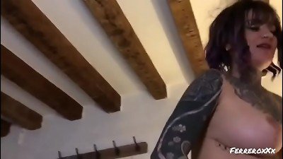 Un Grande Cazzone vuole scoparsi due adolescenti troie di Milano