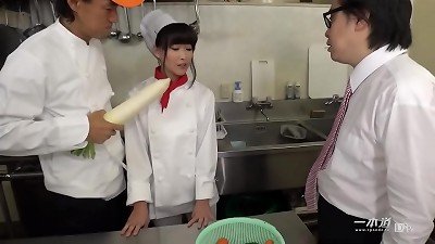 ãƒ•ã‚¡ãƒŸãƒ¬ã‚¹ã§åƒããƒˆãƒ­ã‚¤ä¸»å©¦ 1