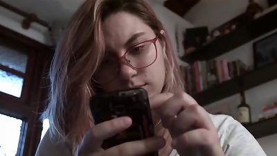 NOVINHA MIA AMARAL TEM PRIMEIRA EXPERI&Ecirc;NCIA L&Eacute;SBICA COM DREAD HOT