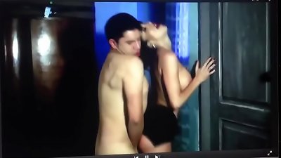 Andrea Rinc&oacute;n entrega el culito en una peli peruana