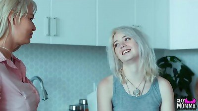 magnificent MOMMA - London and Annie gobble Each Other for Dinner