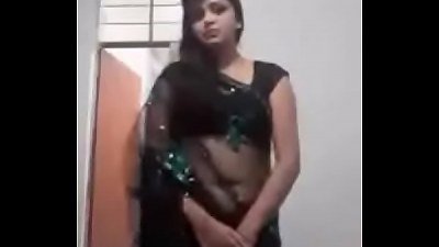 sexy Desi girl super-fucking-hot in Saree