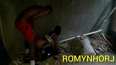 MORENO DA FAVELA DO RIO DE JANEIRO WAS HIKING, AND FOUND A insatiable WHO loves TO FUDER IN THE STREET