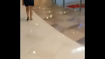 Dinapuan ng Libog Sa Mall Kaya Kinantot Sa CR
