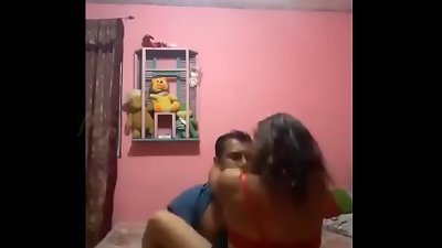 Desi couple fucky-fucky in Bed! pair Romantic sex in Shop! Desi Aunty Hord oral job Uncle||