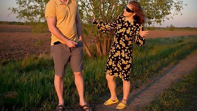 super-cute saree bhabhi asked directions from a Desi stranger and was pounded hard in the scarlet sunset!