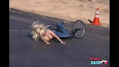 hot girl Bails hard Off Bike
