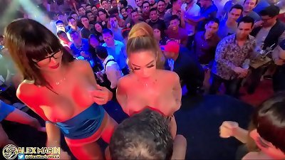 Me la chupan antes de ir a dar flash en bar de chiapas