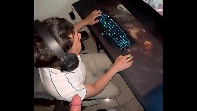 I blow my bi friend's hard-on and he fucks me while I play league of legends (we end up in bed / Peruvian fag porn)