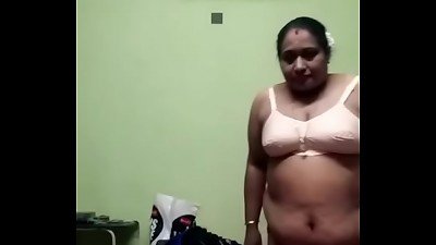 Desi chubby tamil aunty saree saya changing mms gonzo vid