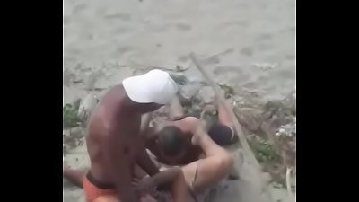 VENEZOLANA CACHADA 3 EN LA PLAYA