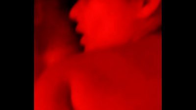 Tiene la verga bien metida que no se da cuenta que la estoy grabando mientras est&aacute; de perrito