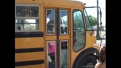 school--bus--girls--scene4