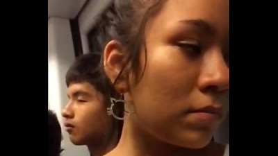 chicas en el metro de Lima