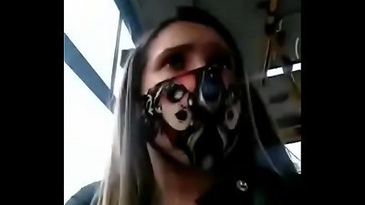 Ninfeta gozando na siririca no onibus