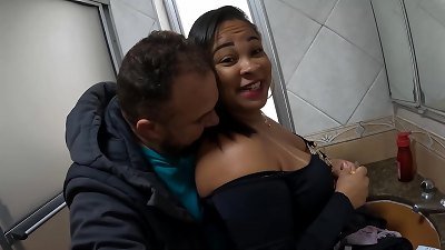 Kn Bombom behind the vignettes