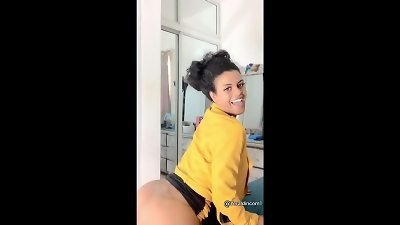 large booty Dominicana stunning dancing on cam