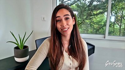 wild teenage Camila wants a firm pipe