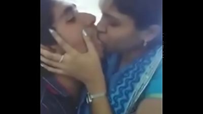 desi indian gf kissing her beau