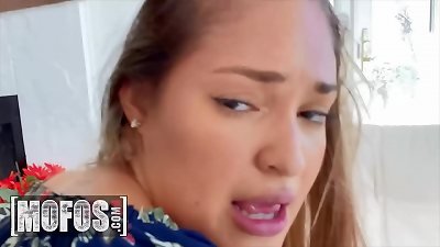 luxurious stunner (Gizelle Blanco) Lets lucky guy ravage Her humid jummy vagina - Mofos