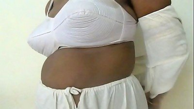 mallu aunty aparna showng  for money.MOV